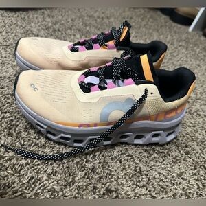 Women’s On Cloud - Cloud Monsters Size 7